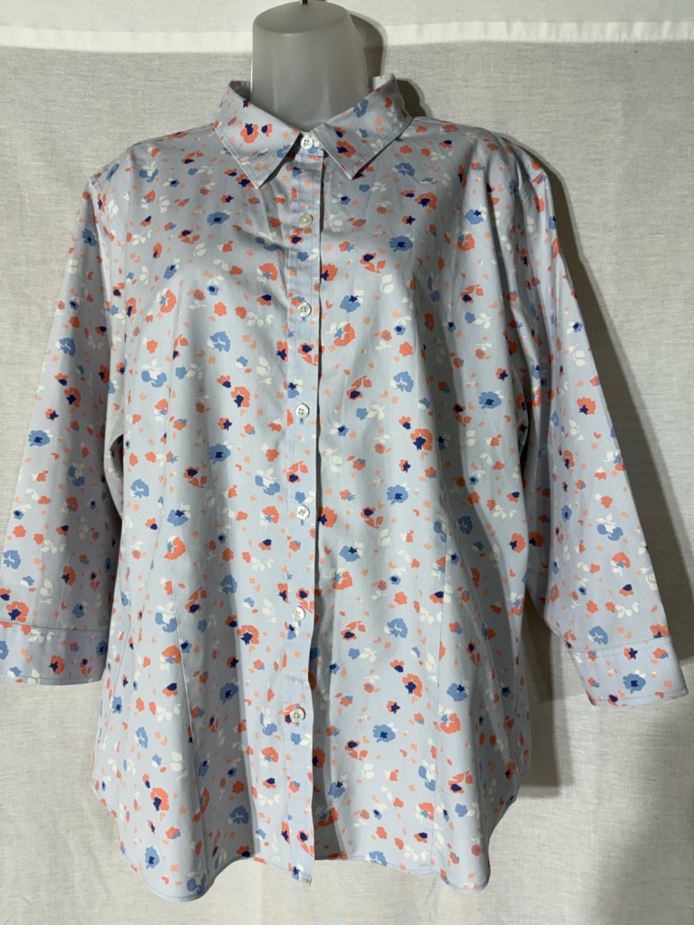 L.L. Bean Light Blue Wrinkle Free Floral Button-Up Shirt Size XL